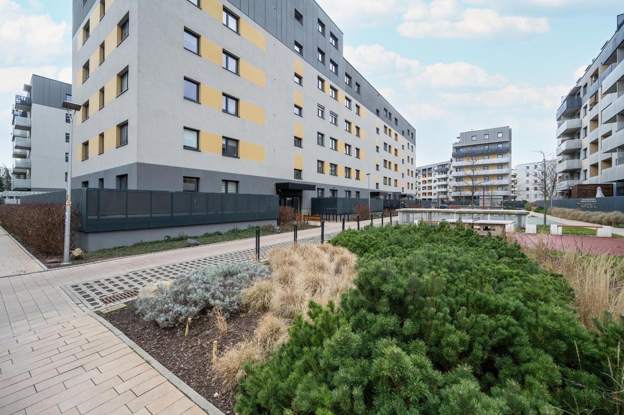 One Bedroom Apartment Nadodrze With Free Garage Wroclaw By Noclegi Renters 外观 照片