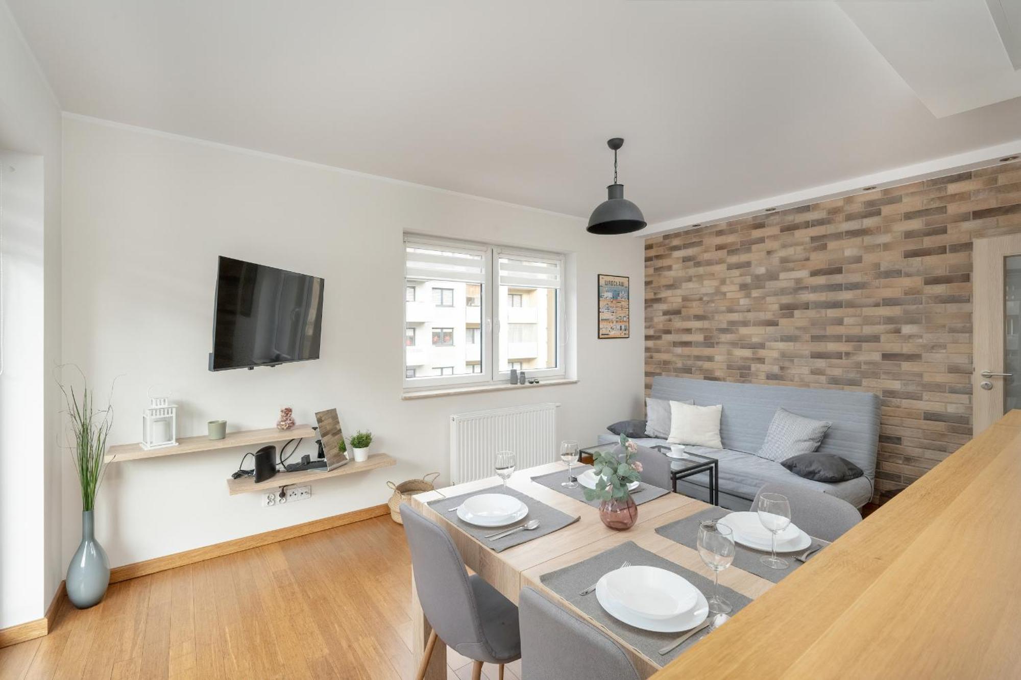 One Bedroom Apartment Nadodrze With Free Garage Wroclaw By Noclegi Renters 外观 照片