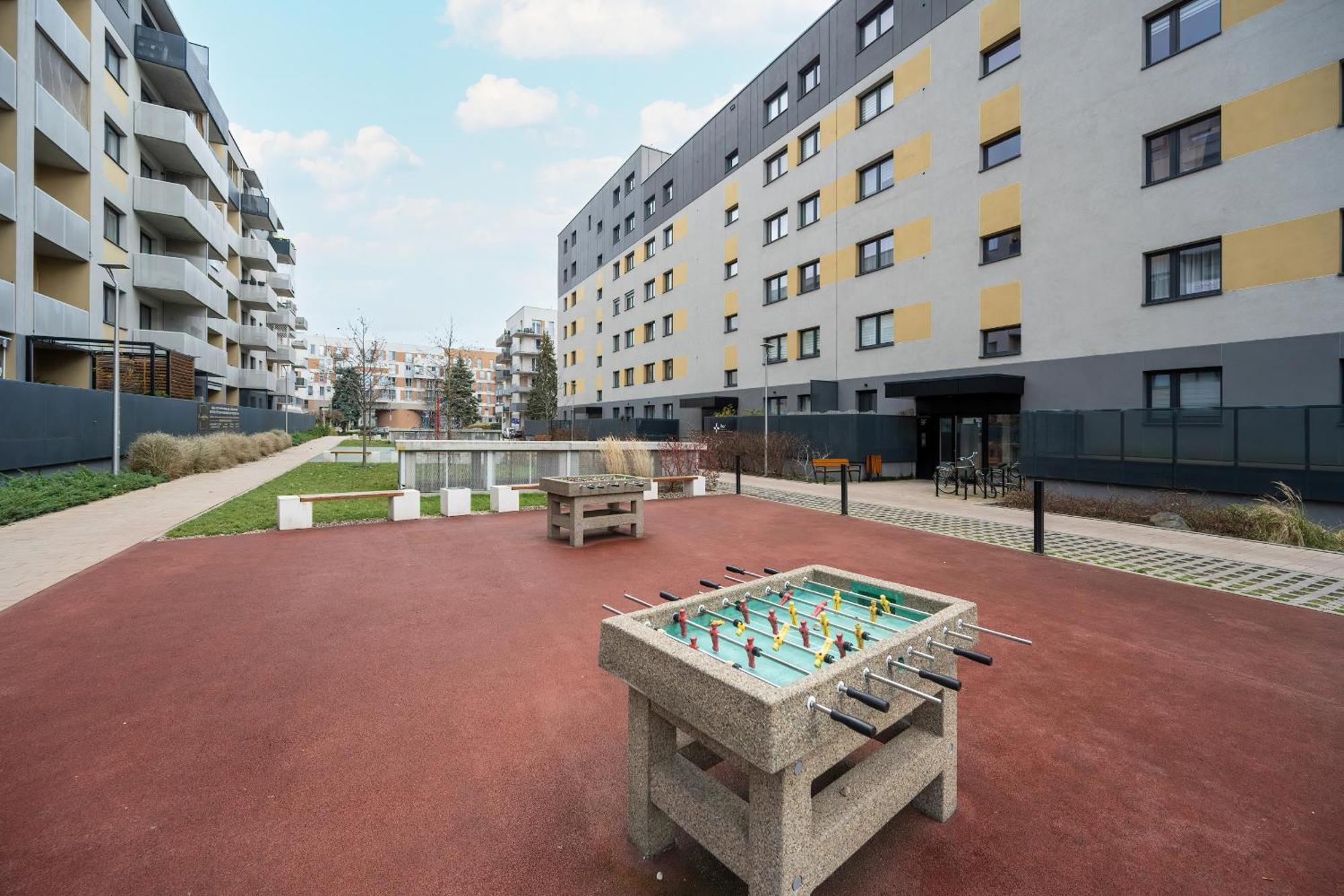 One Bedroom Apartment Nadodrze With Free Garage Wroclaw By Noclegi Renters 外观 照片